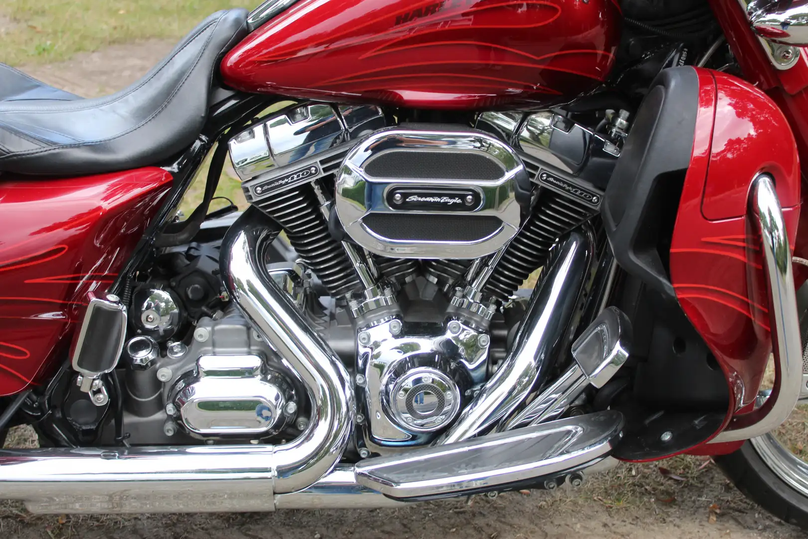 Harley-Davidson Street Glide CVO Roşu - 2