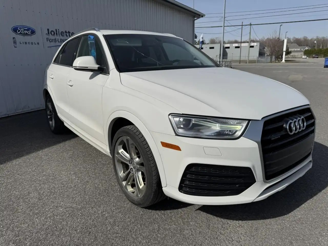 Audi Q3 снимка Audi Q3