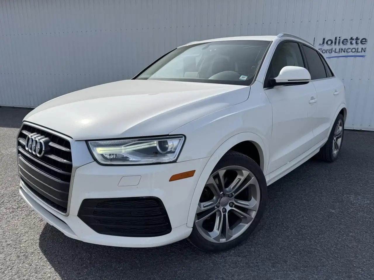 Audi Q3 снимка Audi Q3