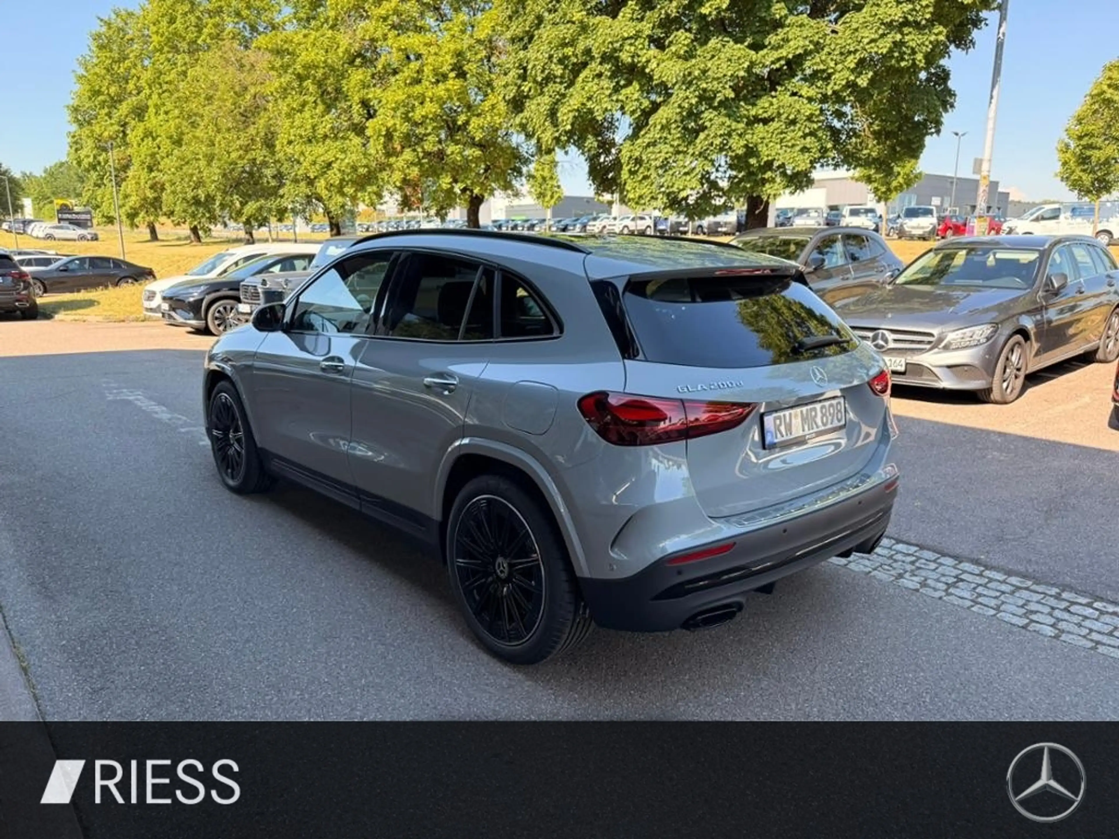 Mercedes-Benz GLA 200 d 4M AMG+AHK+PANO+360°+MULTIB+20"+DISTRO — photo 6