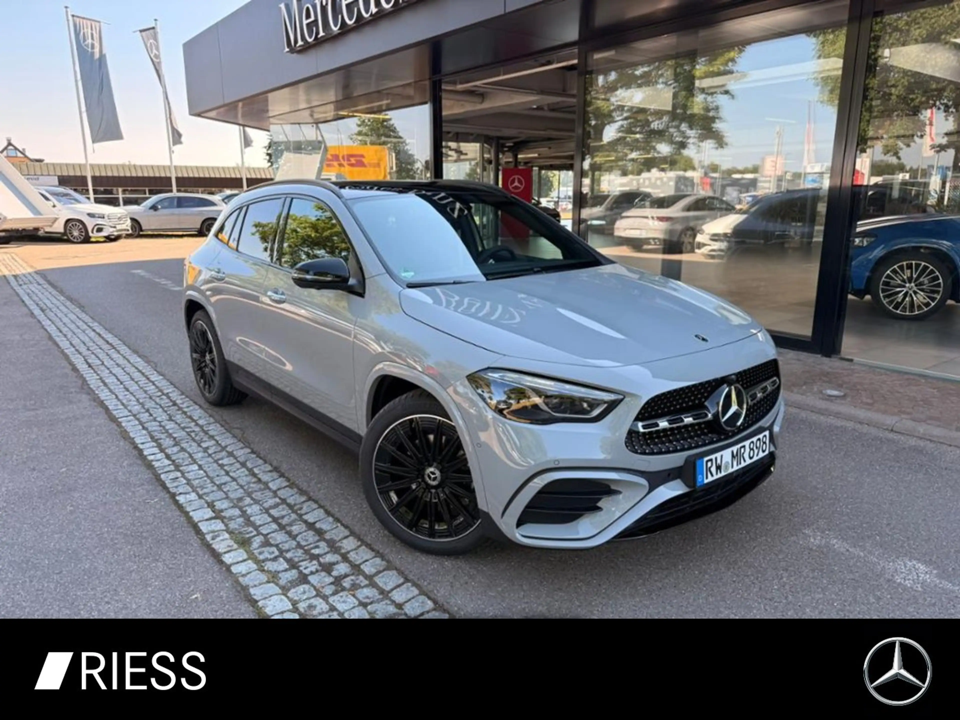 Mercedes-Benz GLA 200 d 4M AMG+AHK+PANO+360°+MULTIB+20"+DISTRO