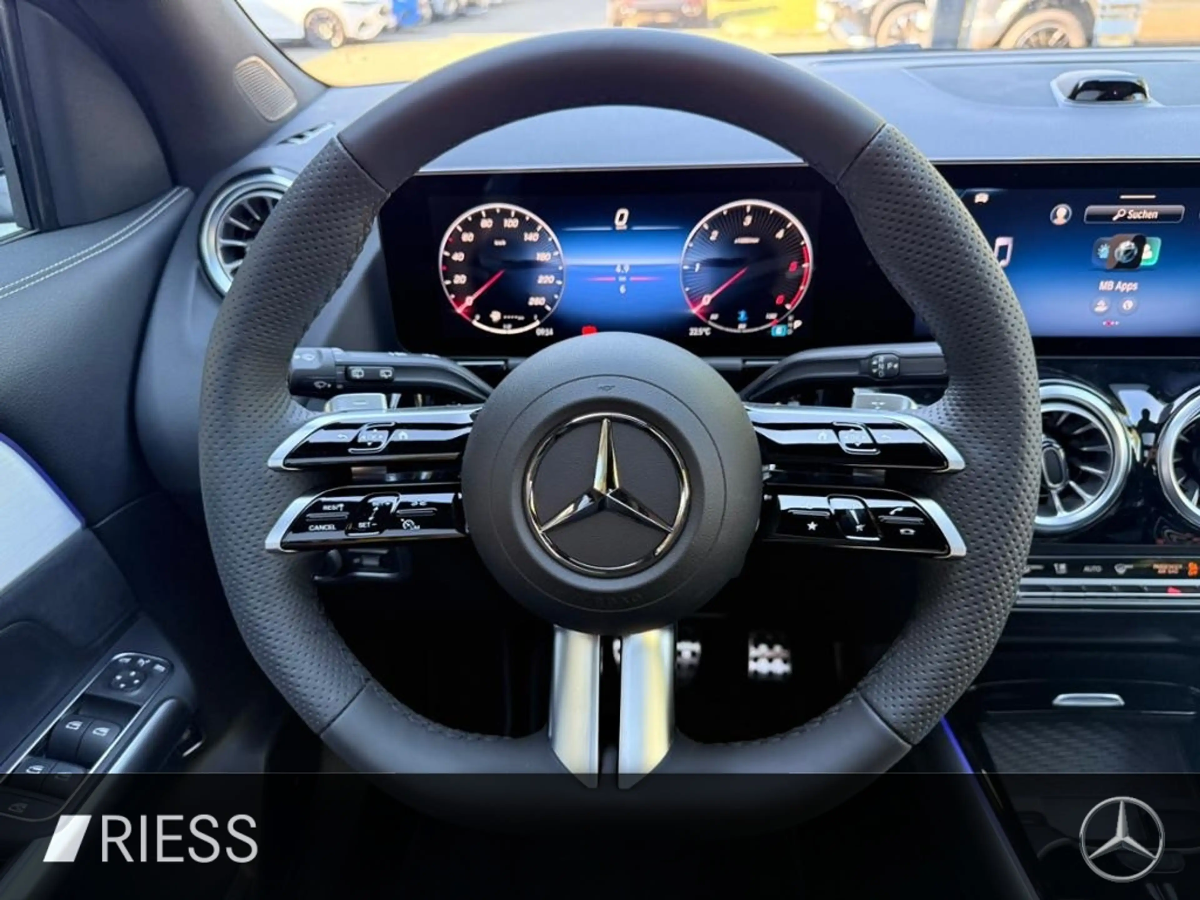 Mercedes-Benz GLA 200 d 4M AMG+AHK+PANO+360°+MULTIB+20"+DISTRO — photo 13