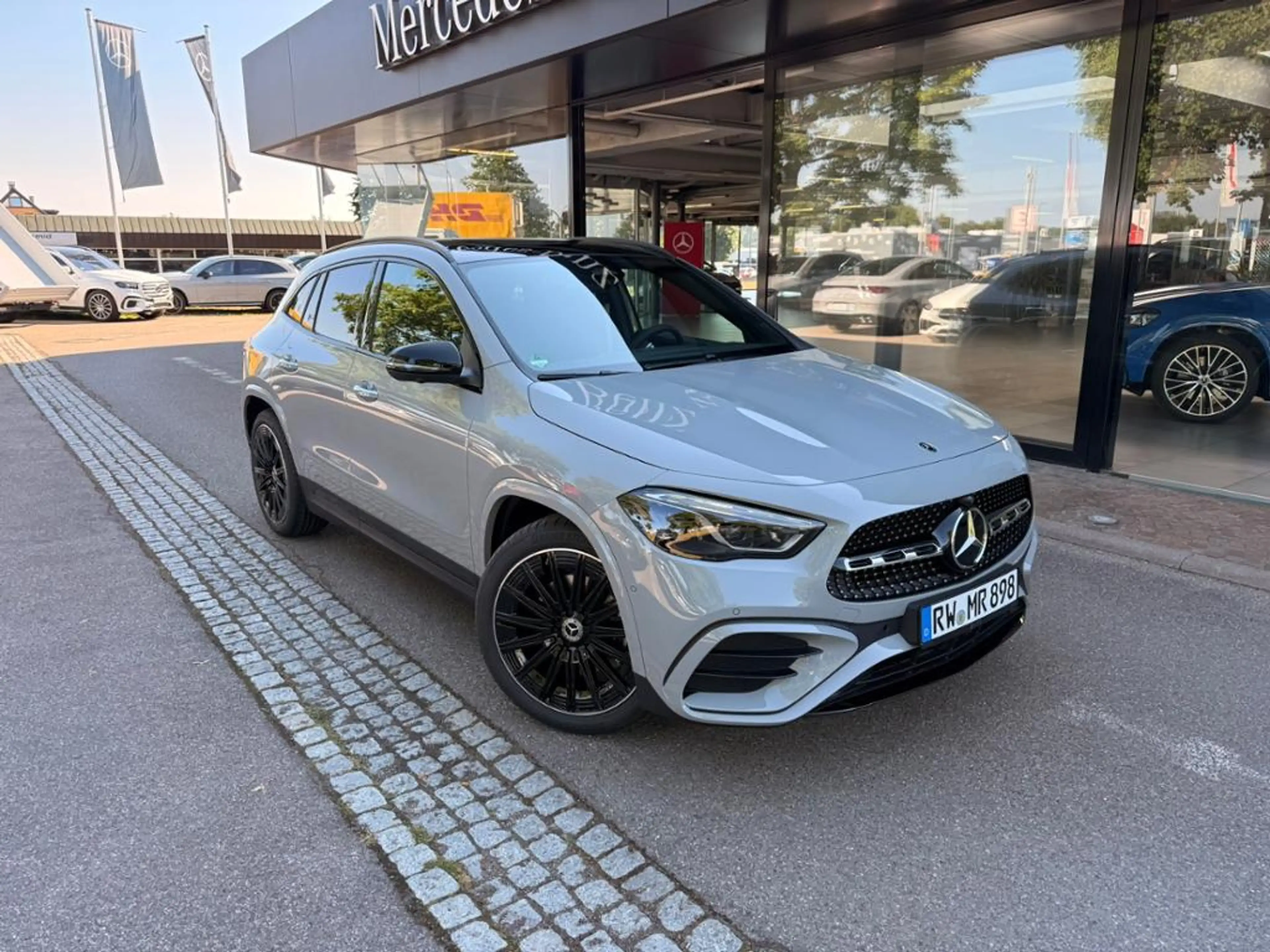 Mercedes-Benz GLA 200 d 4M AMG+AHK+PANO+360°+MULTIB+20"+DISTRO — photo 2