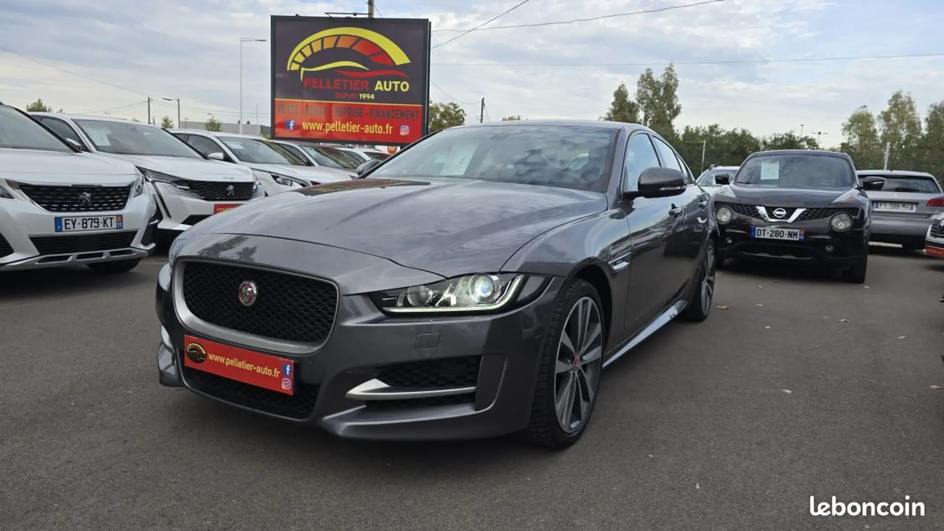 Jaguar XE 2.0 D 180 ch BVA AWD R-Sport Gris - 1