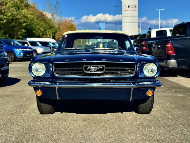 Ford Mustang view 2