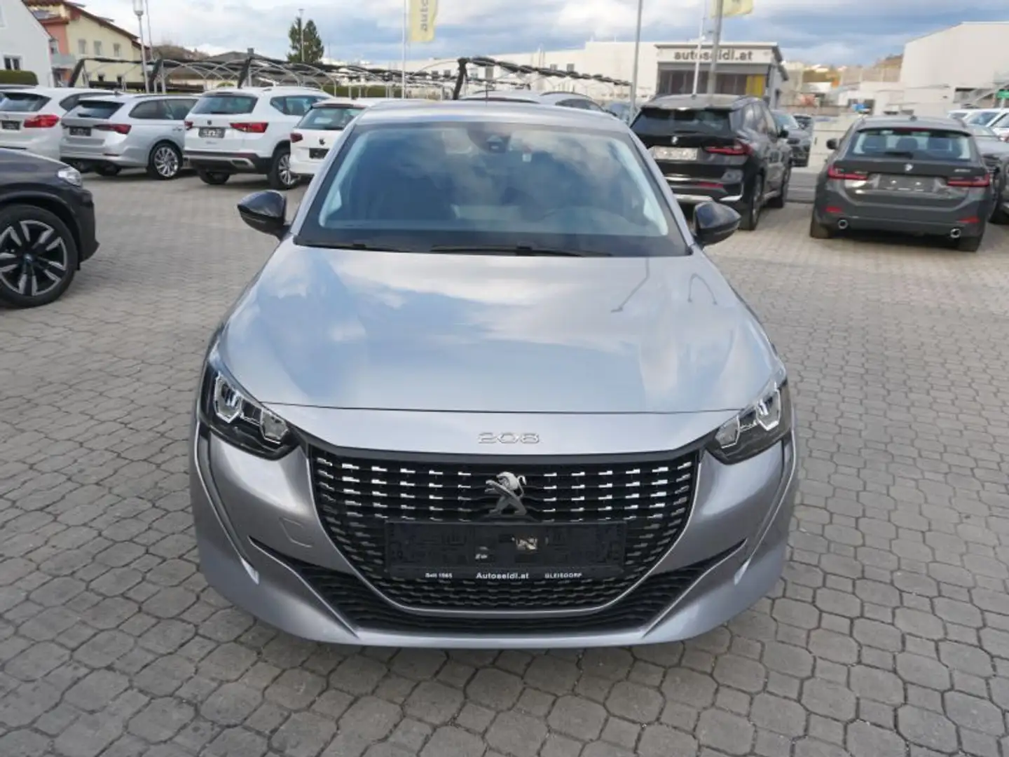 Peugeot 208 1,2 Style PureTech *2023er!!* Grau - 2