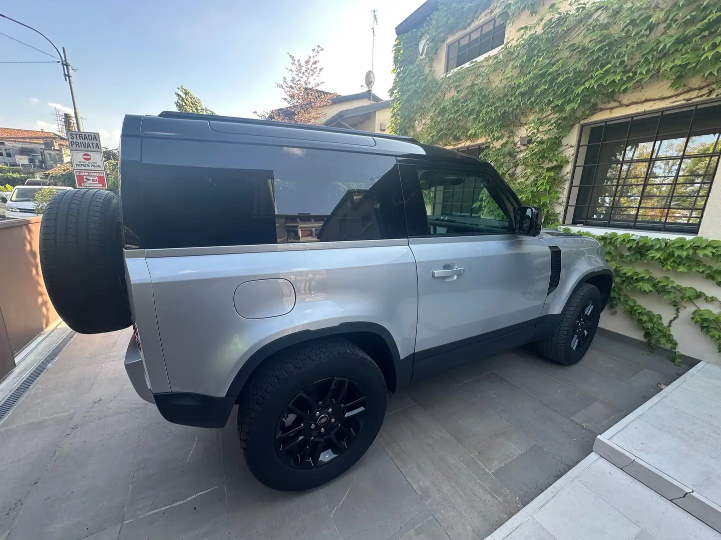 Land Rover Defender Defender 90 3.0d i6 mhev X-Dynamic SE 200cv auto Argento - 2