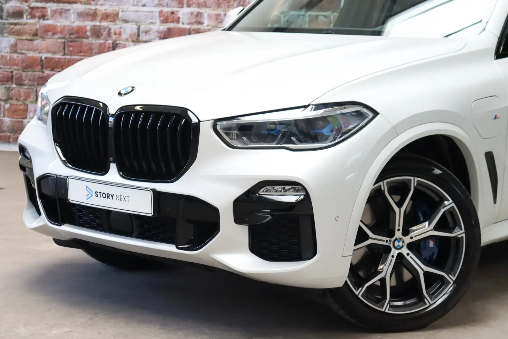 BMW X5 xDrive45e High Executive M Sport Pakket Automaat / Wit - 2
