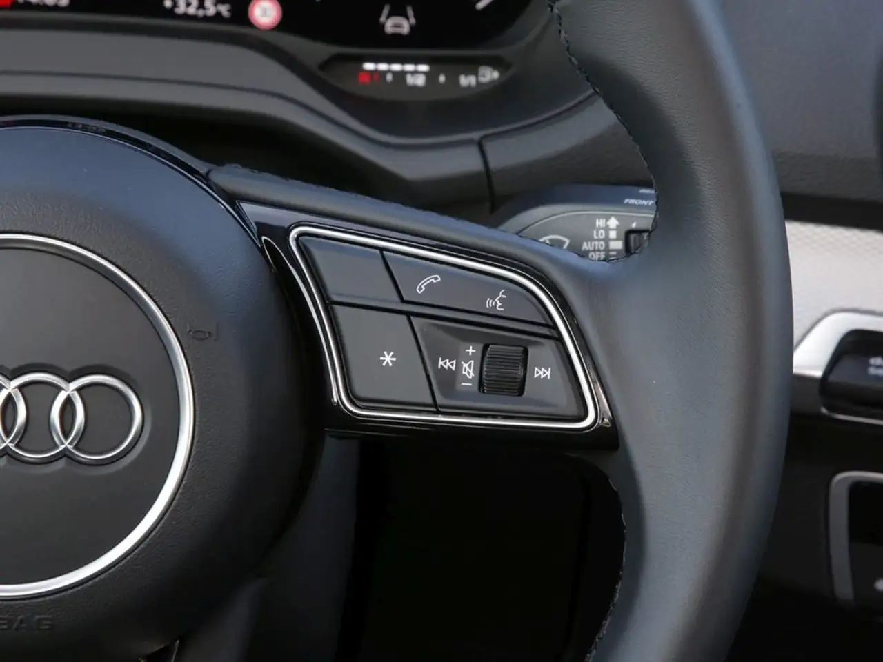 Audi Q2 35 TFSI S line 17" NAVIAPP+VC SHZ MATRIX, миниатюра 17