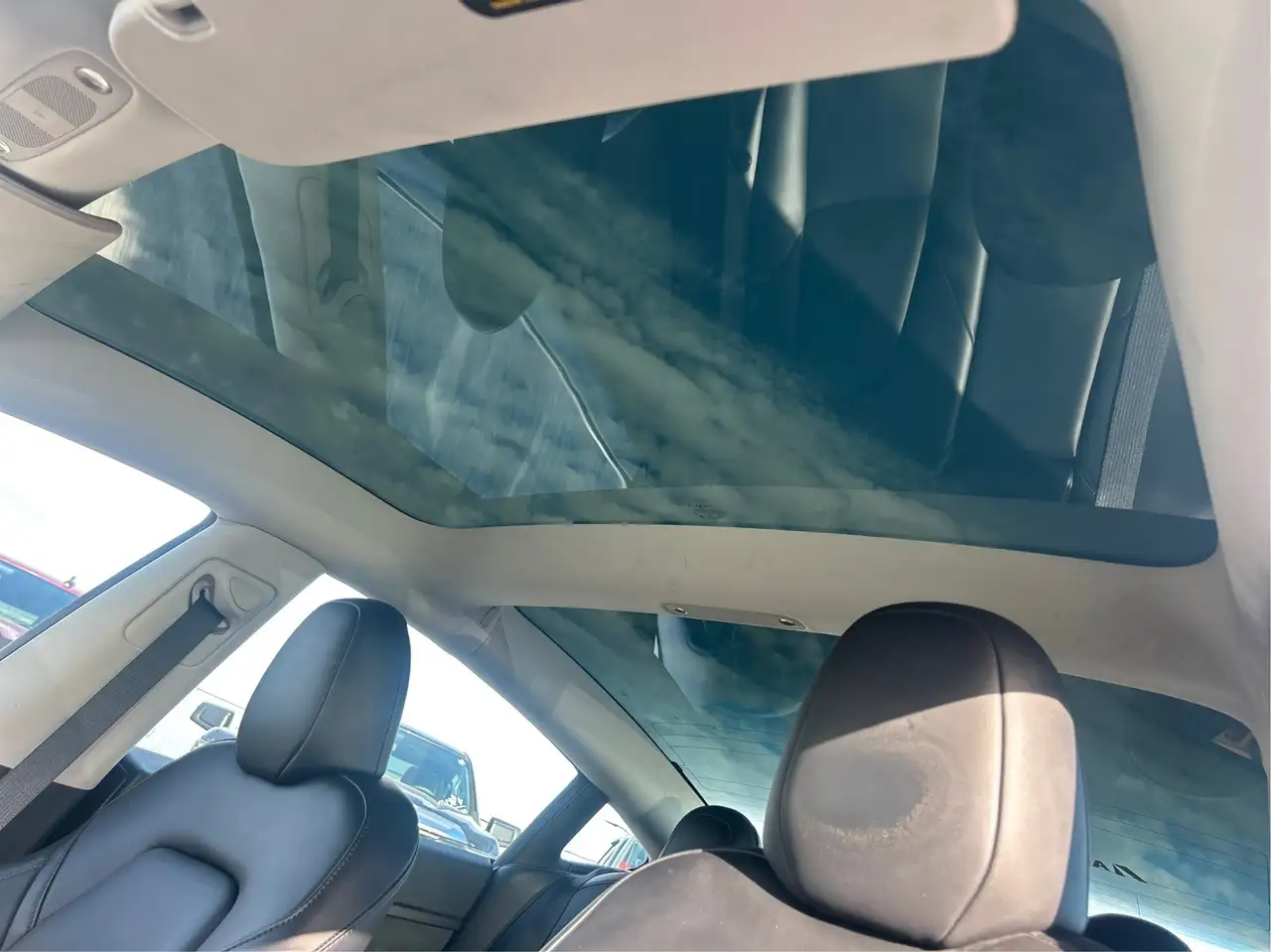 Tesla Model 3 снимка Tesla Model 3