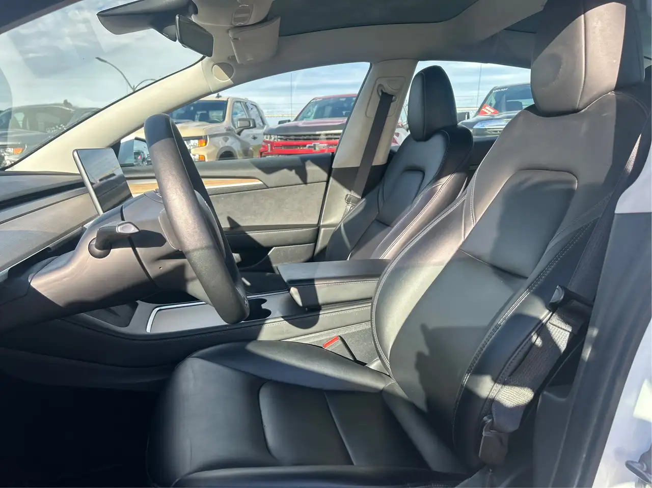 Tesla Model 3 снимка Tesla Model 3