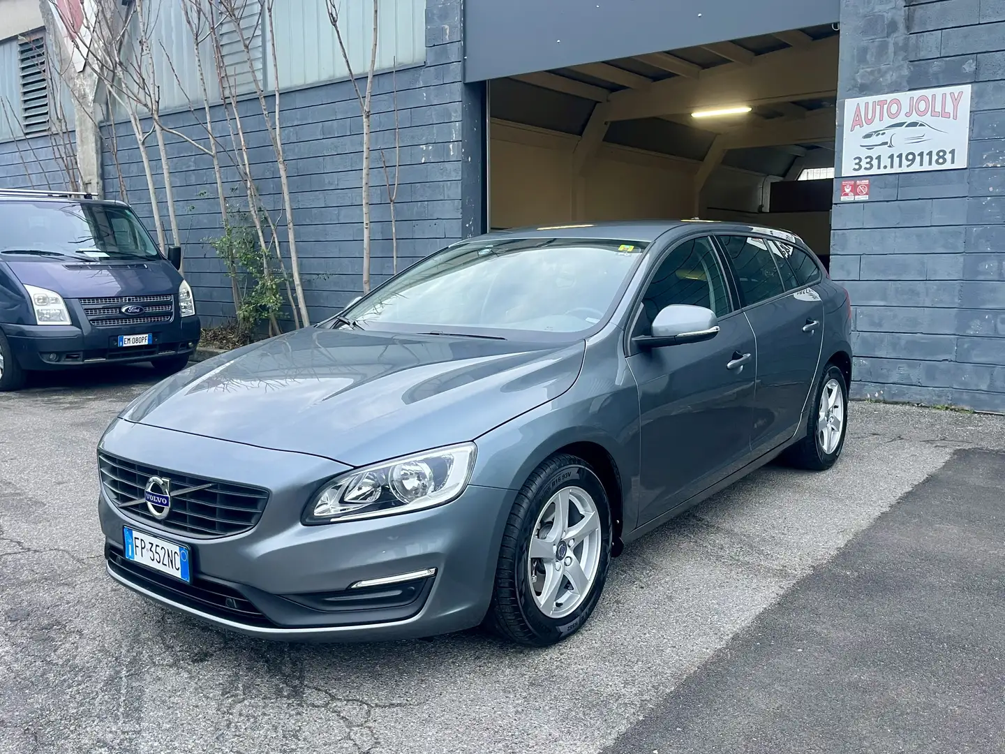 Volvo V60 2.0 d2 eco Kinetic Gris - 1