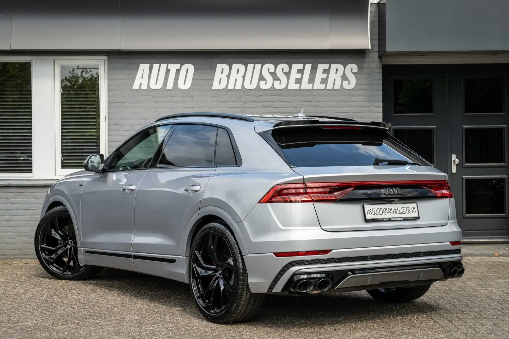 Audi Q8 50 TDI quattro S-line Grijs kenteken € 58.795,- Ex Ezüst - 2
