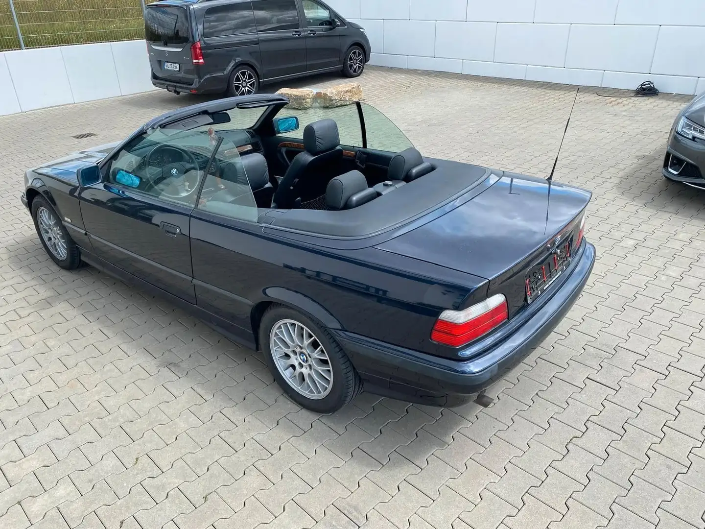 BMW 318 i Cabrio|E36|Orig.KM|NAVI|LEDER|ALPINE|KLIMAA Azul - 1