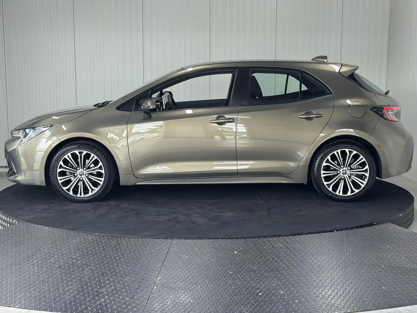 Toyota Corolla 1.8 Hybrid Style NL PDC Navi Cruise Stoelverw Groen - 2