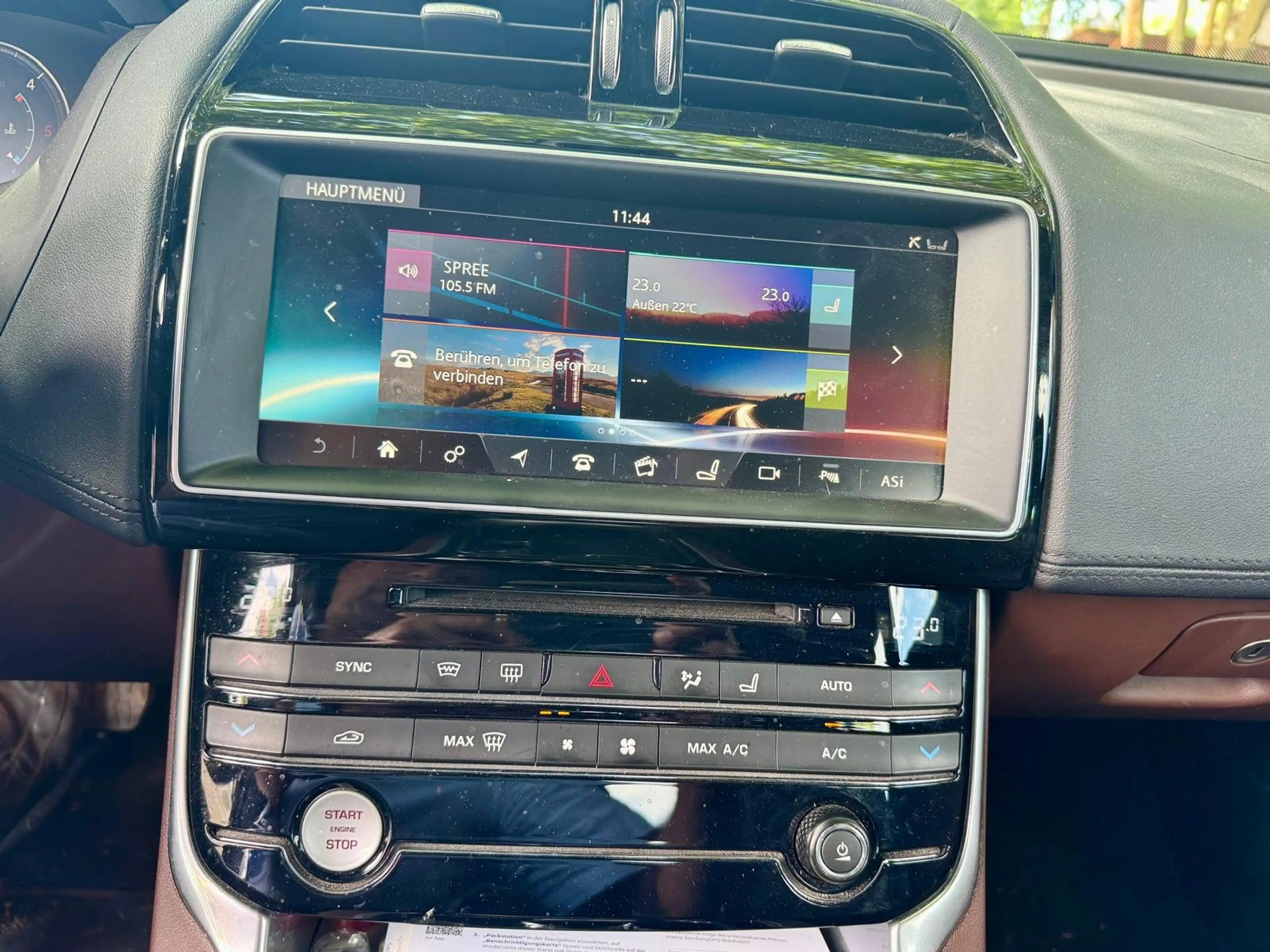 Jaguar XE 2.0 Euro 6 Leder 61.200 KM LED Pano Klima Leder — photo 4