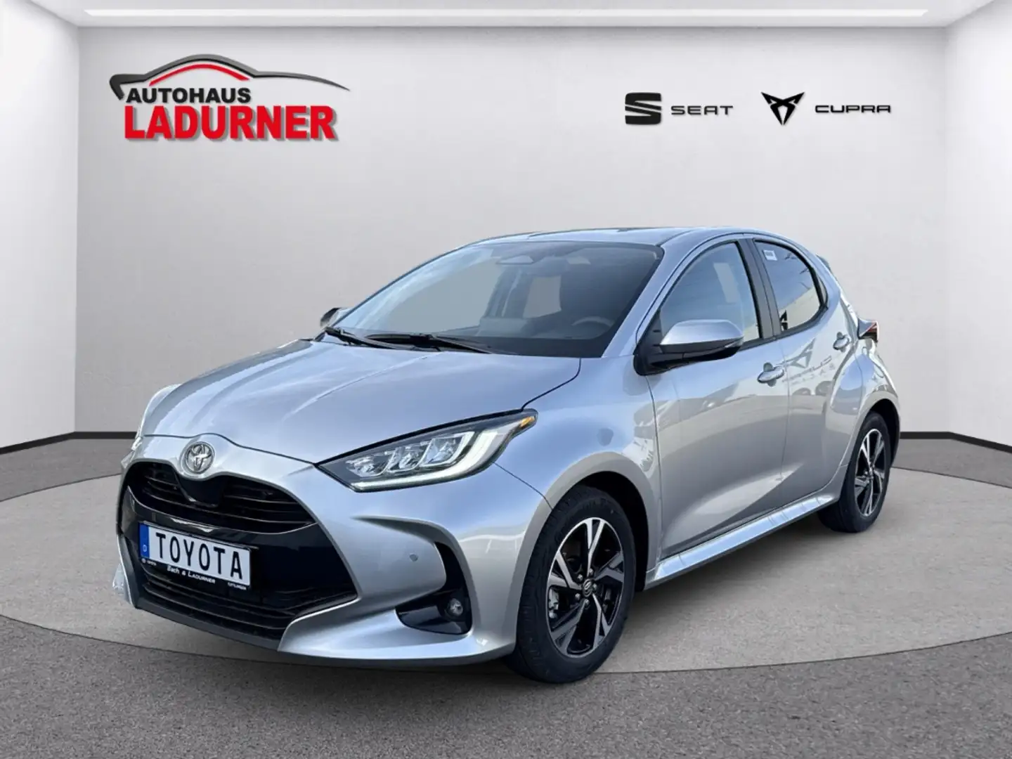 Toyota Yaris Hybrid Team Deutschland 1.5 LED Apple CarPlay And Silber - 2