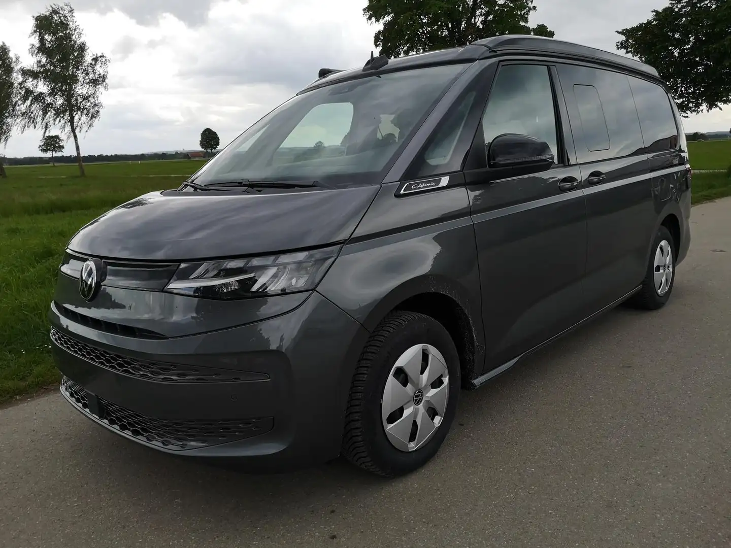 Volkswagen T7 California T7 2.0TDI DSG California Beach Camper GV5 Lite+ Szary - 1