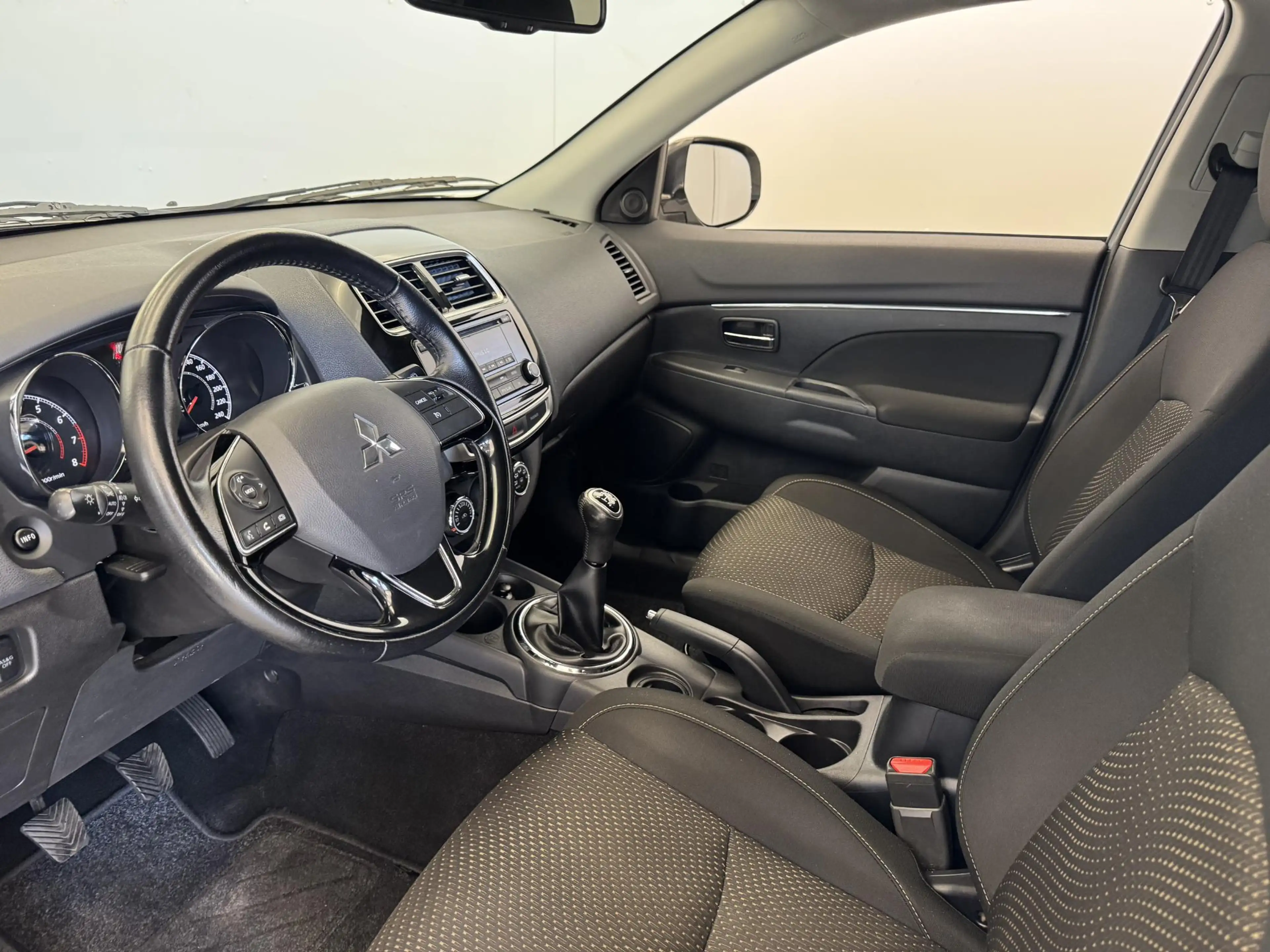 Mitsubishi ASX 1.6 Cleartec Invite+ | Cruise Controle | Clima | 1 — photo 9