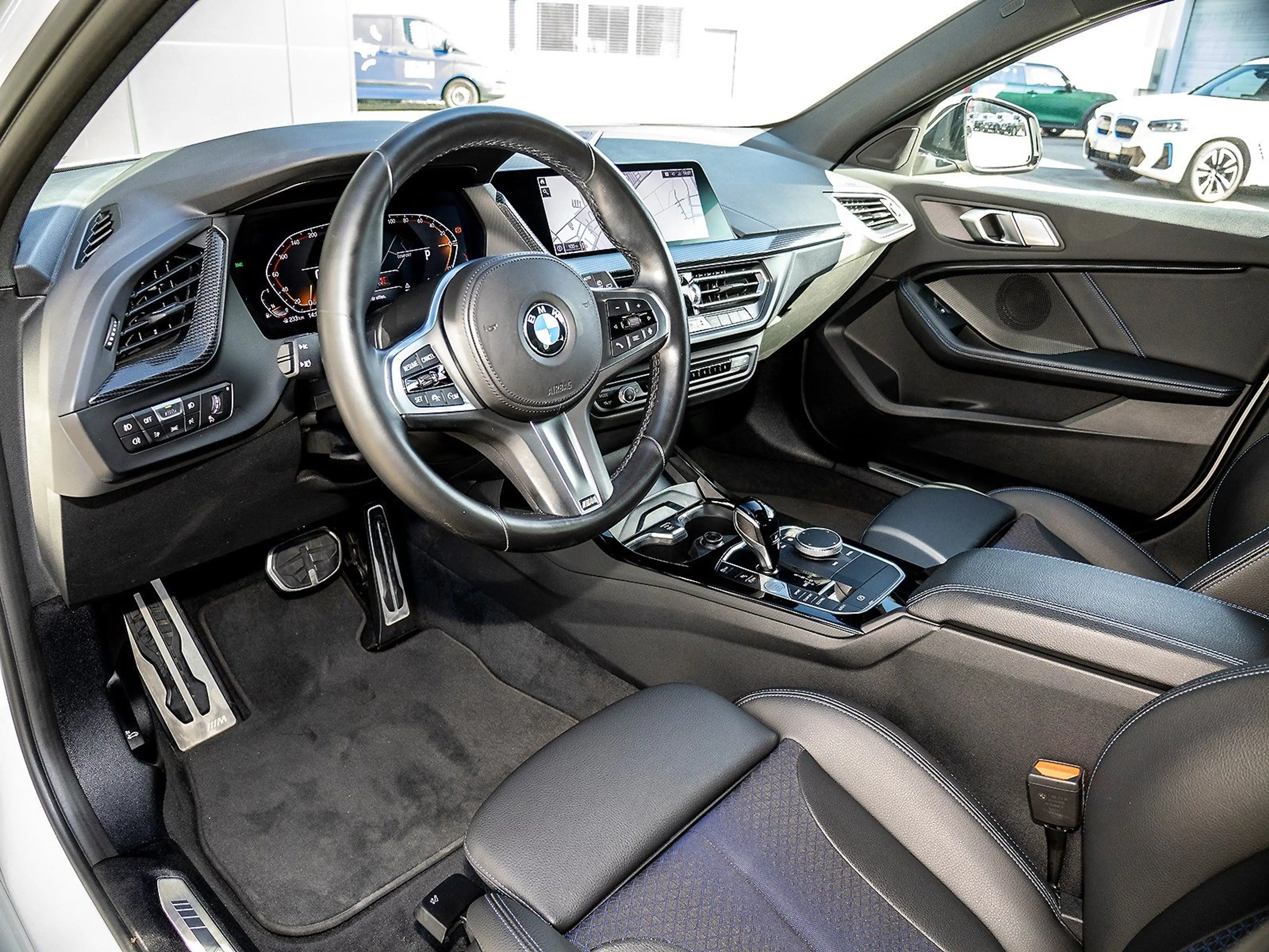 BMW 118 i 5-Tür M Sportpaket AHK ACC Cam DAB HiFi LED — photo 3