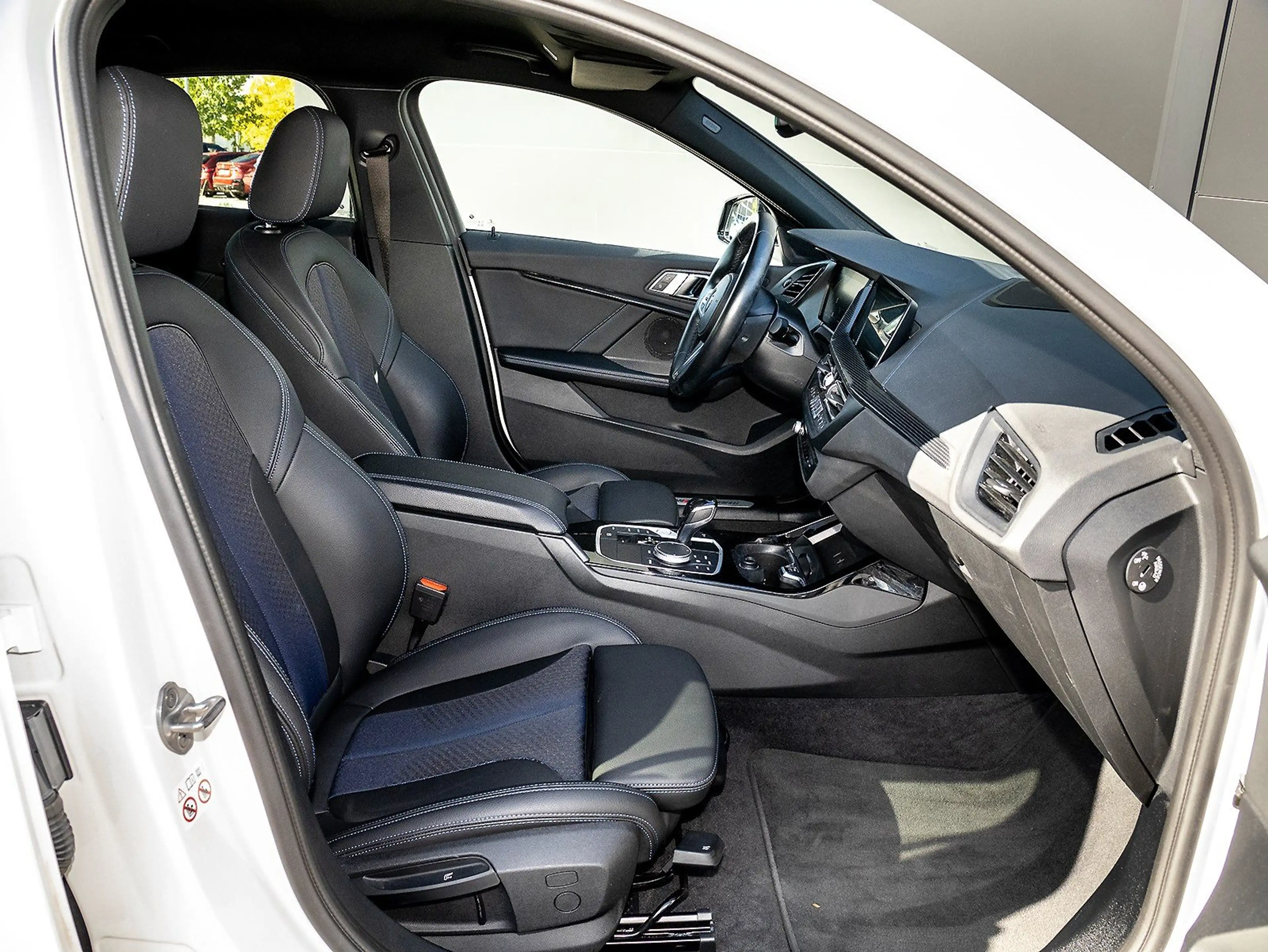 BMW 118 i 5-Tür M Sportpaket AHK ACC Cam DAB HiFi LED — photo 4