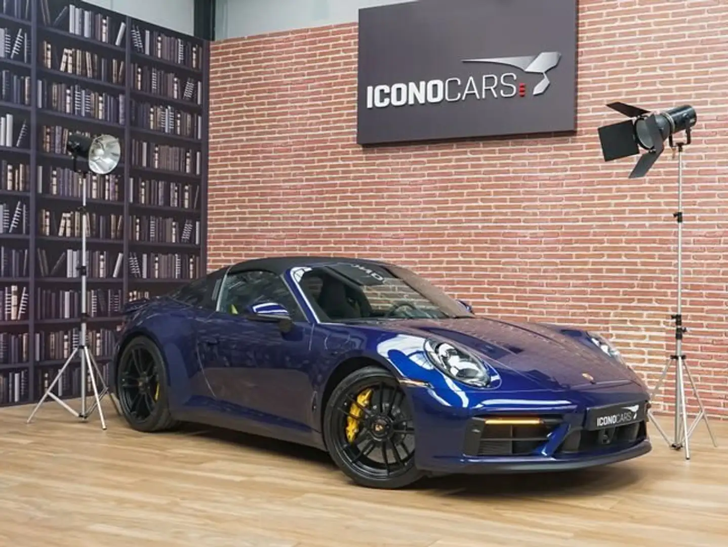 Porsche 992 Targa 4 GTS PDK Bleu - 1