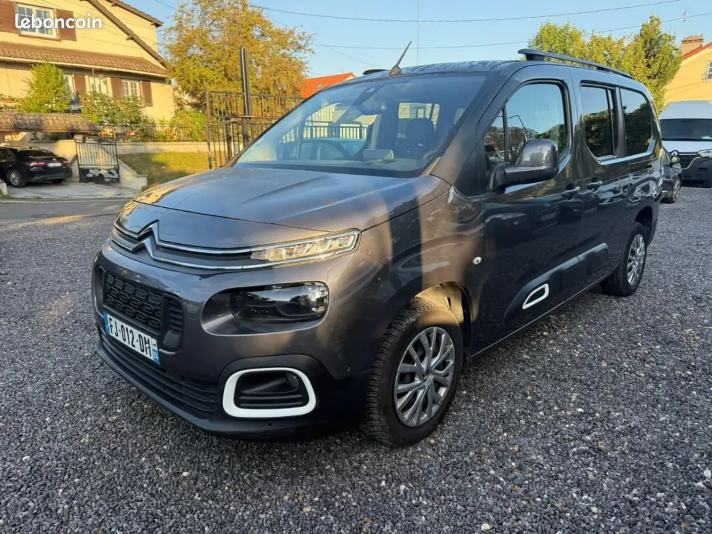 Citroen Berlingo Citroën BlueHDi 130 S&S BVM6 Feel 7 places -1 ere main Grau - 2