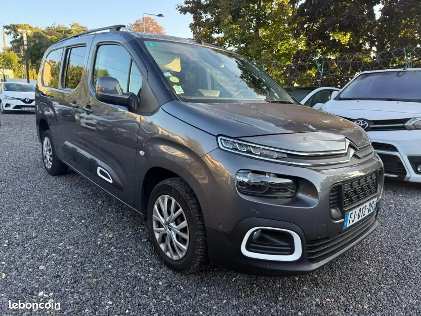 Citroen Berlingo Citroën BlueHDi 130 S&S BVM6 Feel 7 places -1 ere main Grau - 1