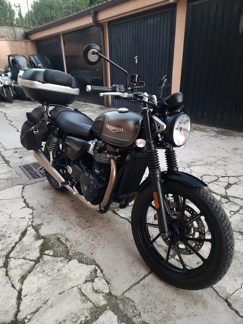 Triumph Street Twin 900 Grigio - 2