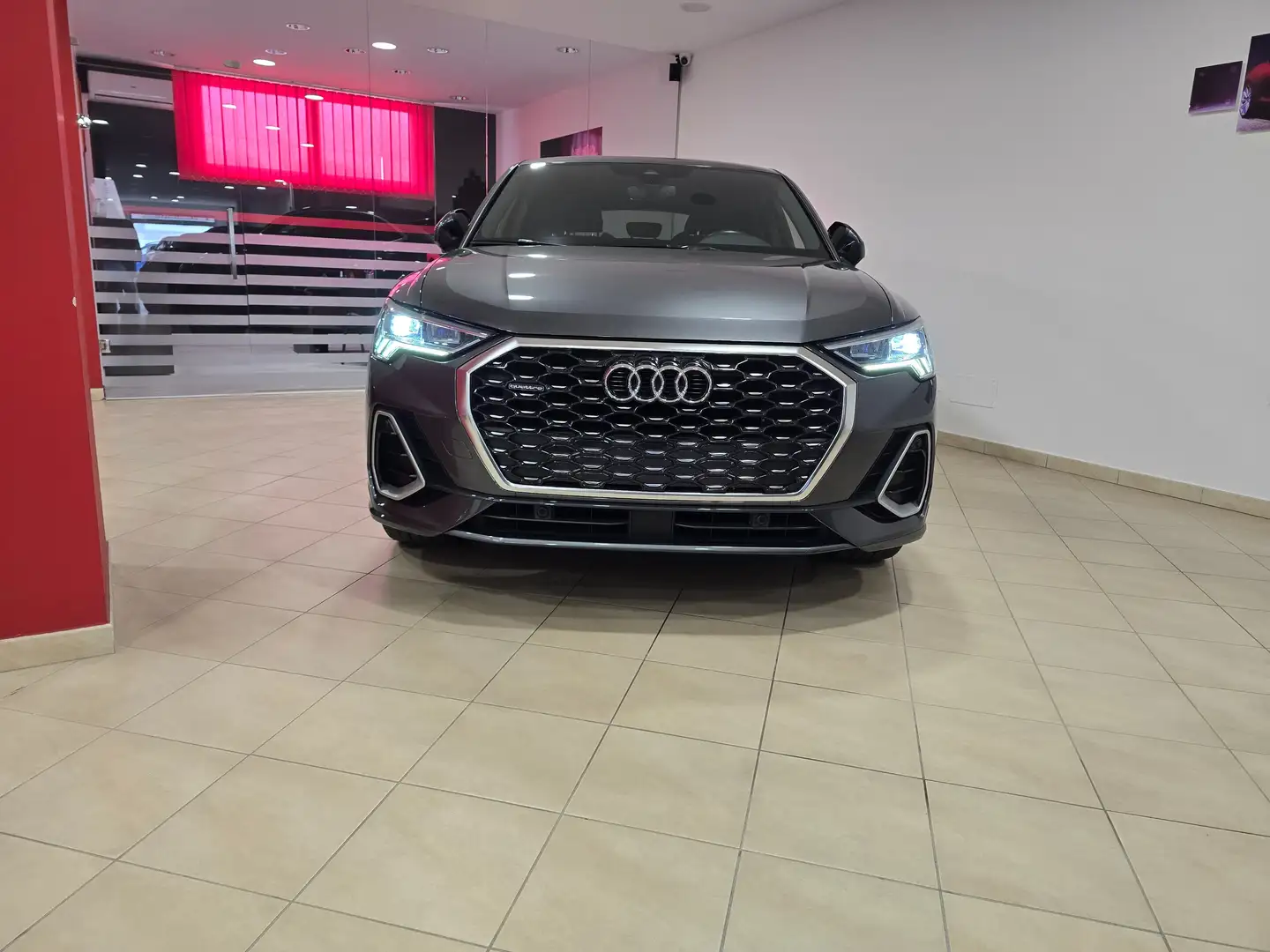 Audi Q3 Sportback 40 2.0 tdi S line Quattro 190cv S-tronic Grijs - 2