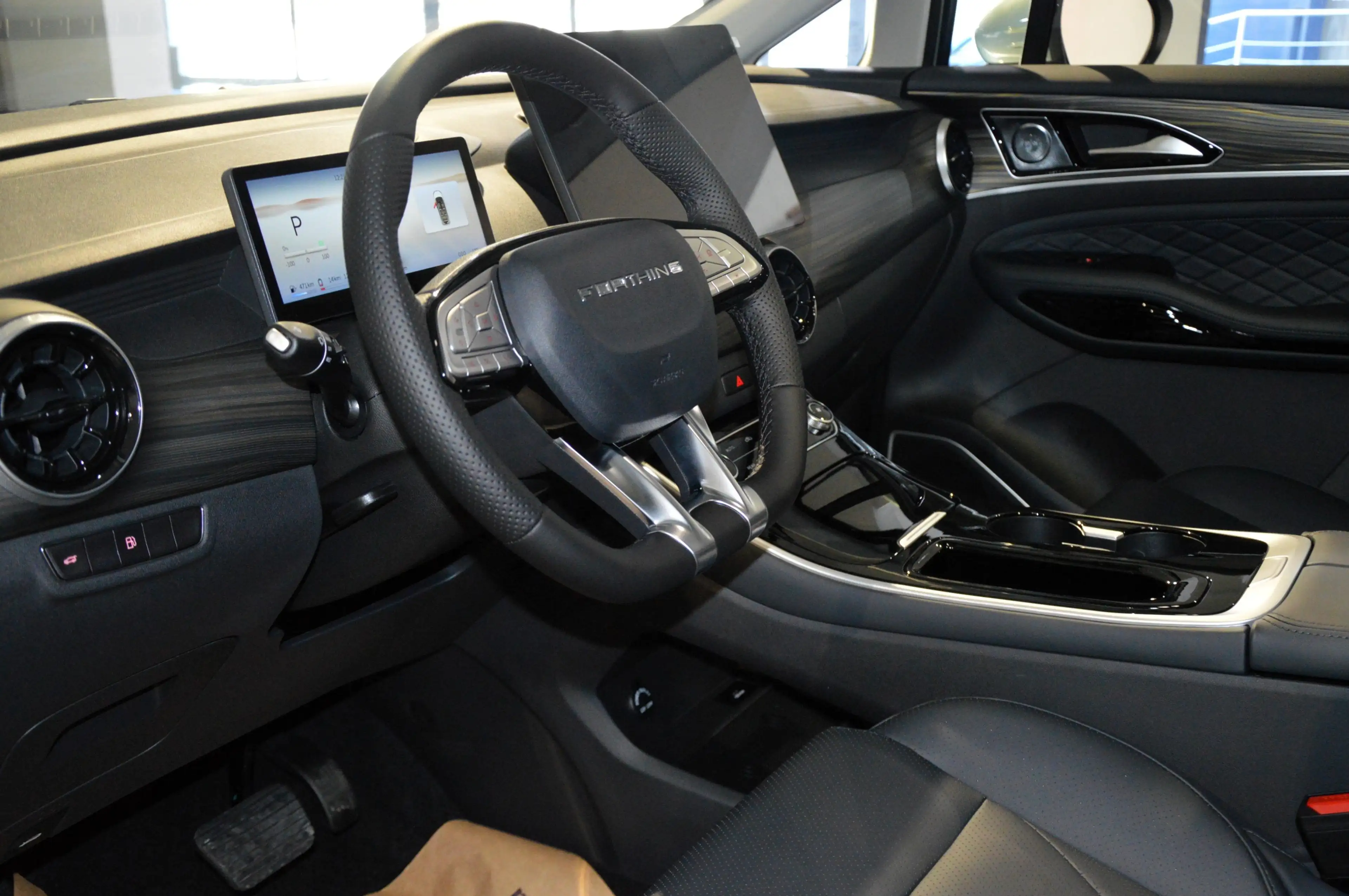Forthing Forthing 4 PHEV — photo 5