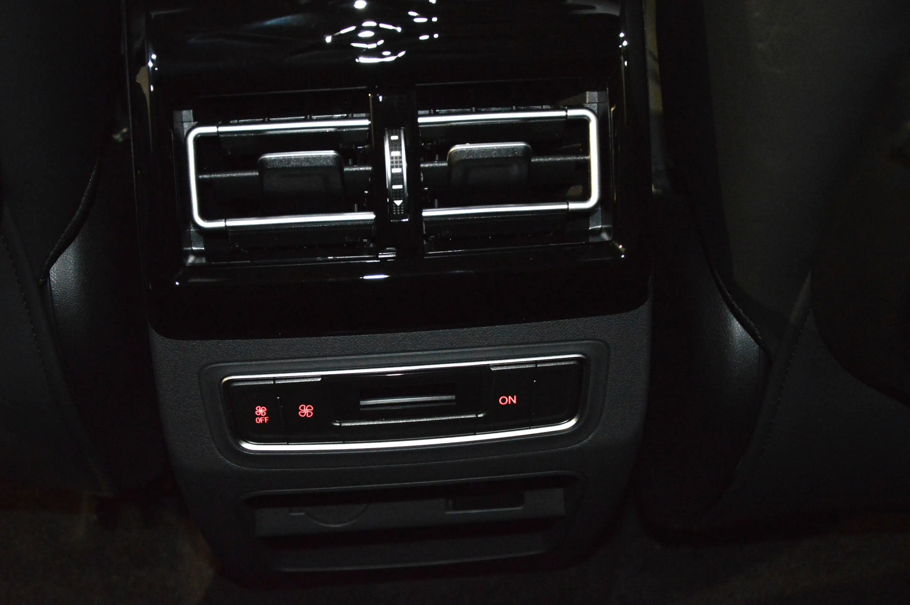 Forthing Forthing 4 PHEV — photo 13