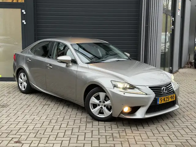 Lexus IS 300 300h Edition
