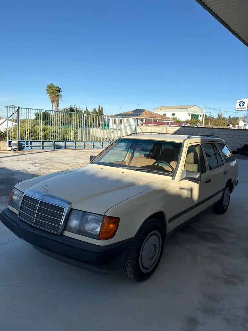 Mercedes-Benz 230 230TE - 1