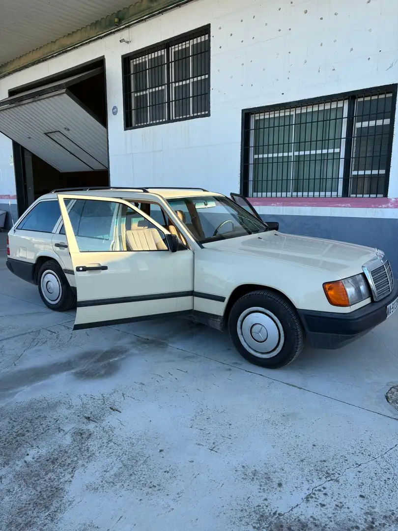 Mercedes-Benz 230 230TE - 2