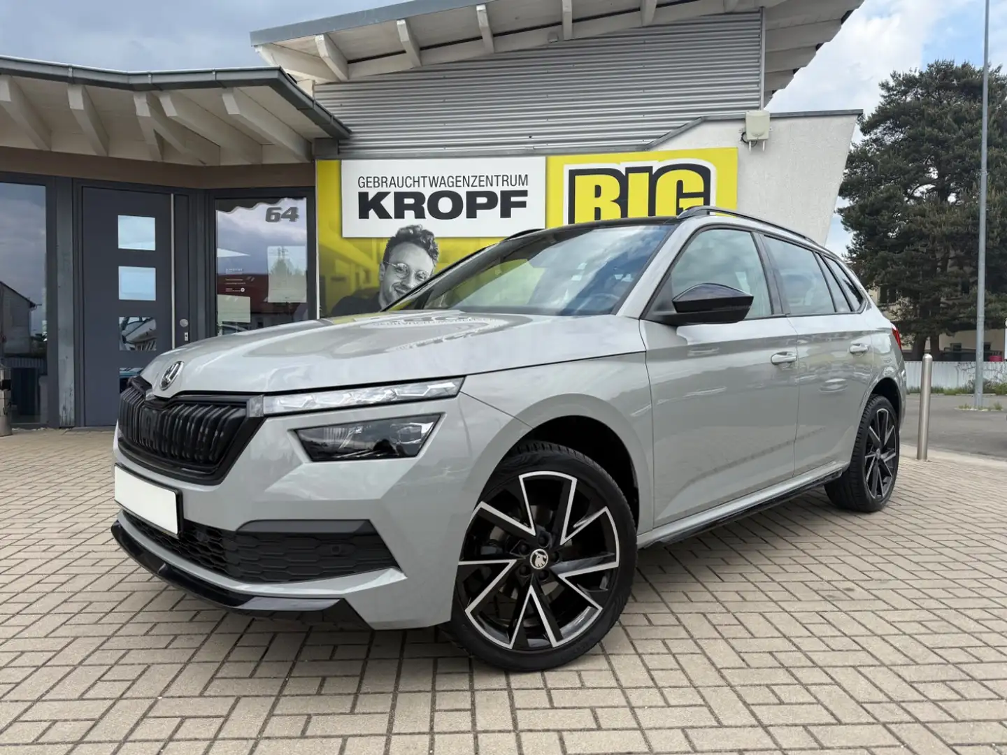 Skoda Kamiq 1.5 TSI Monte Carlo Panorama PDC 2xKlima Grijs - 2