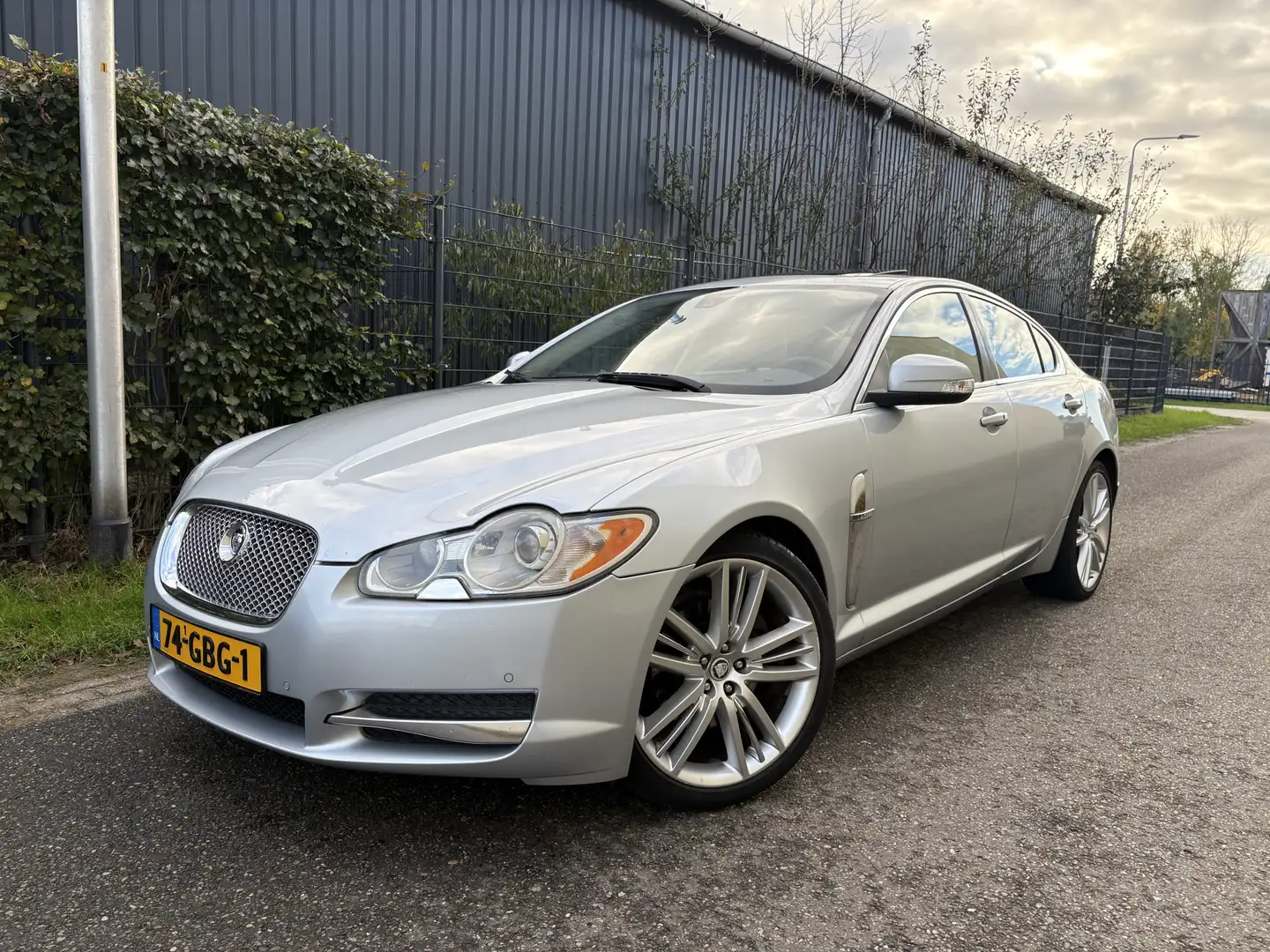 Jaguar XF 2.7D V6 Premium Luxury / AUTOMAAT / SCHUIFDAK / NA Grijs - 1