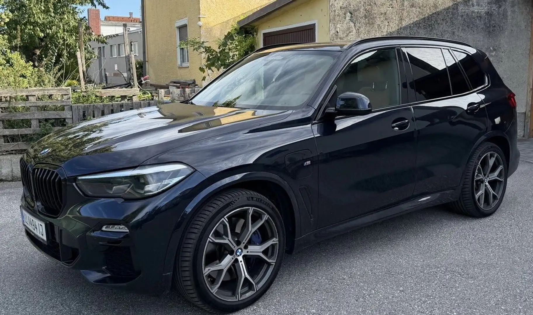 BMW X5 xDrive45e Schwarz - 1