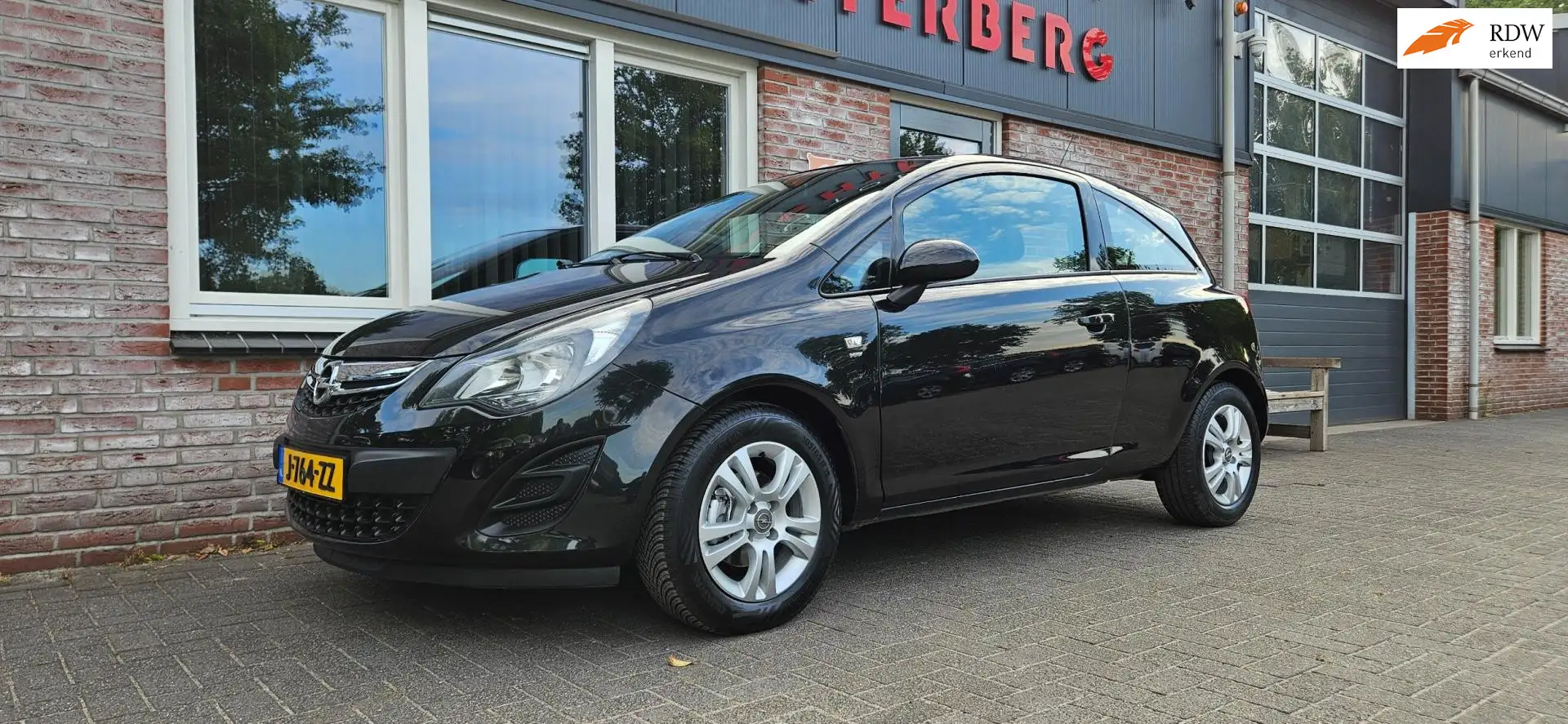 Opel Corsa 1.4-16V Airco! Cruise Control! Leuke/Nette Auto! Zwart - 1