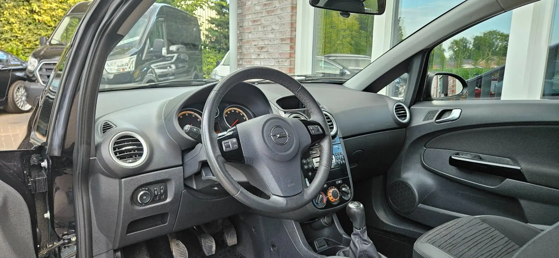 Opel Corsa 1.4-16V Airco! Cruise Control! Leuke/Nette Auto! Zwart - 2