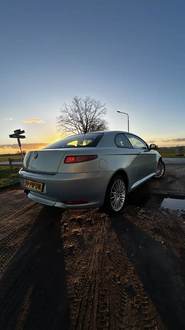 Alfa Romeo GT 2.0 JTS Selespeed Distinctive - 1