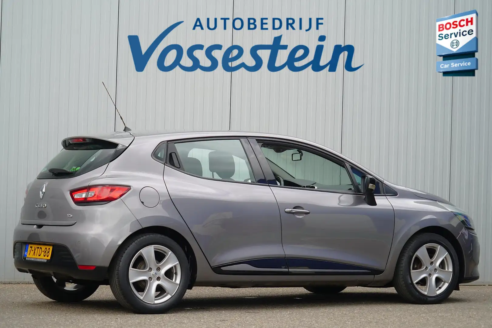 Renault Clio 0.9 TCe Expression / Airco / Navigatie / PDC-A / 1 Grijs - 2