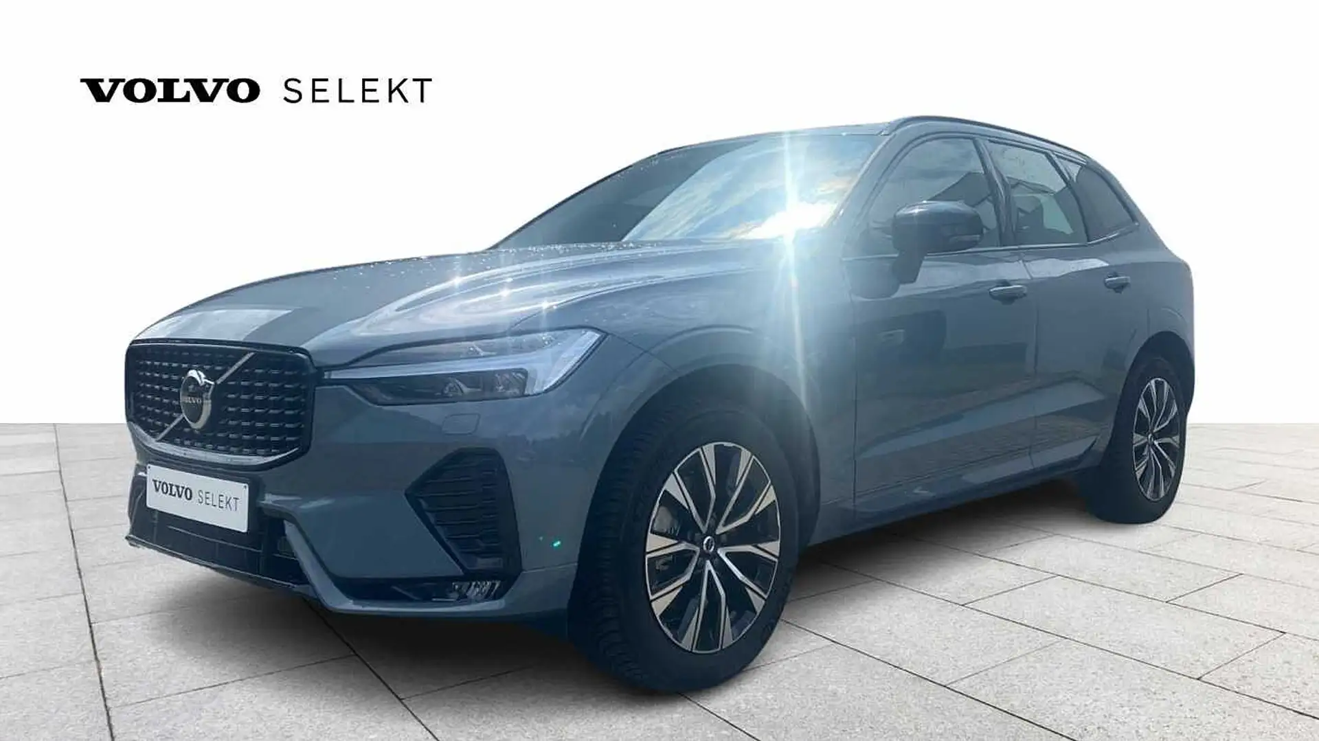 Volvo XC60 Plus Dark, B4 Mild hybrid, Benzine, Grijs - 1