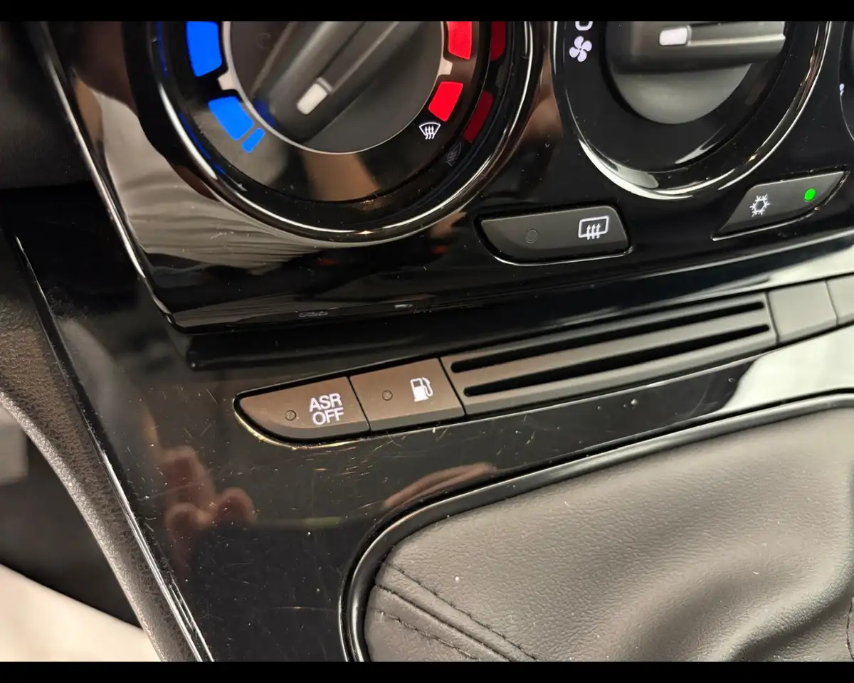 Lancia Ypsilon 2023 — фото 9