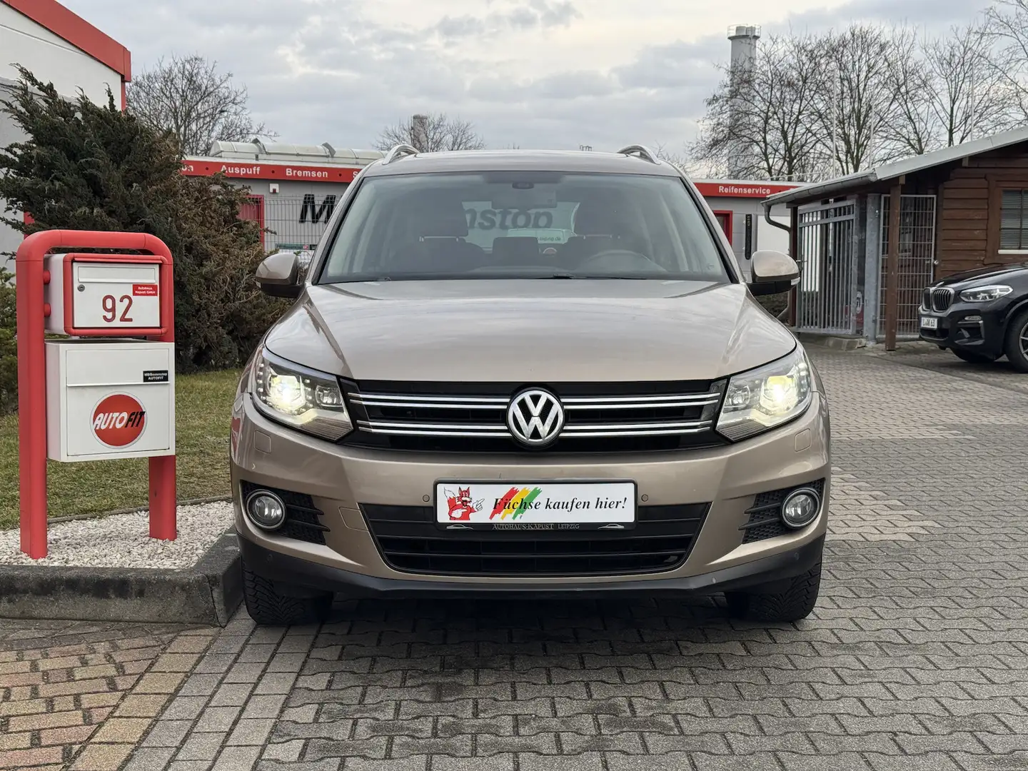 Volkswagen Tiguan Sport & Style 4M /Xenon/Navi/Pano/Ahk Бежевий - 2
