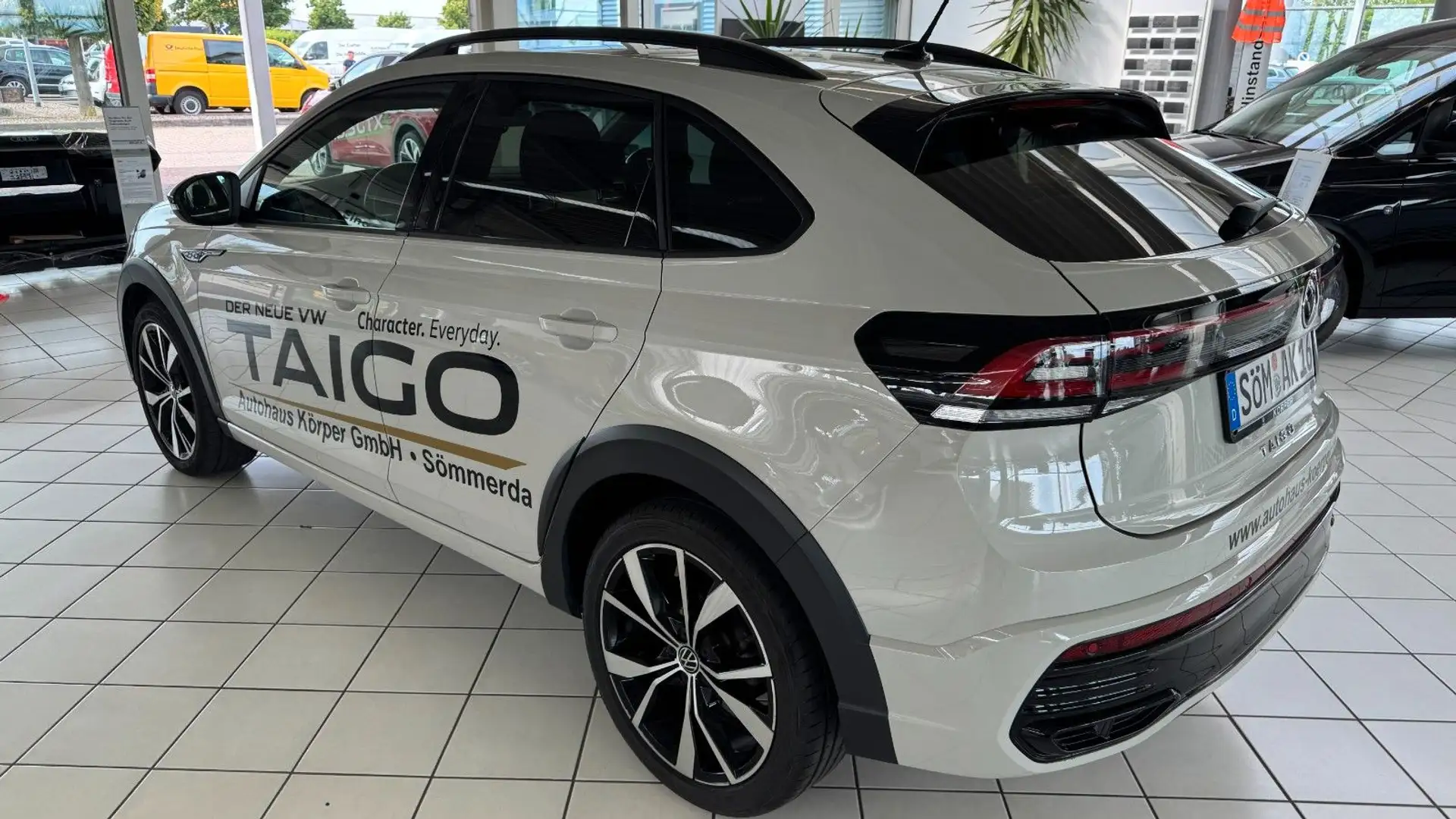 Volkswagen Taigo R-Line Grau - 2