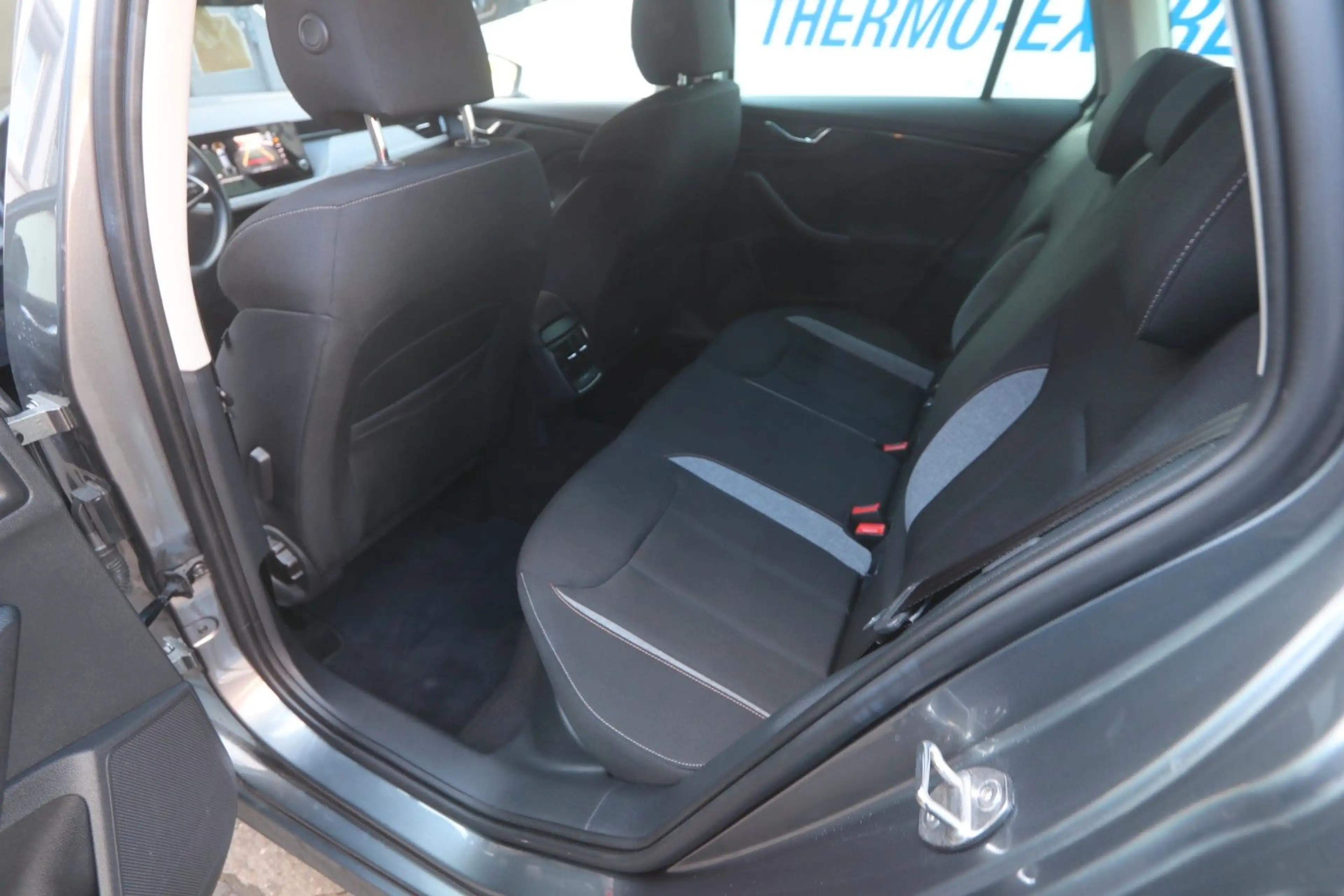 Skoda Kamiq Selection LED Keyless Kamera Carplay MFL — photo 12