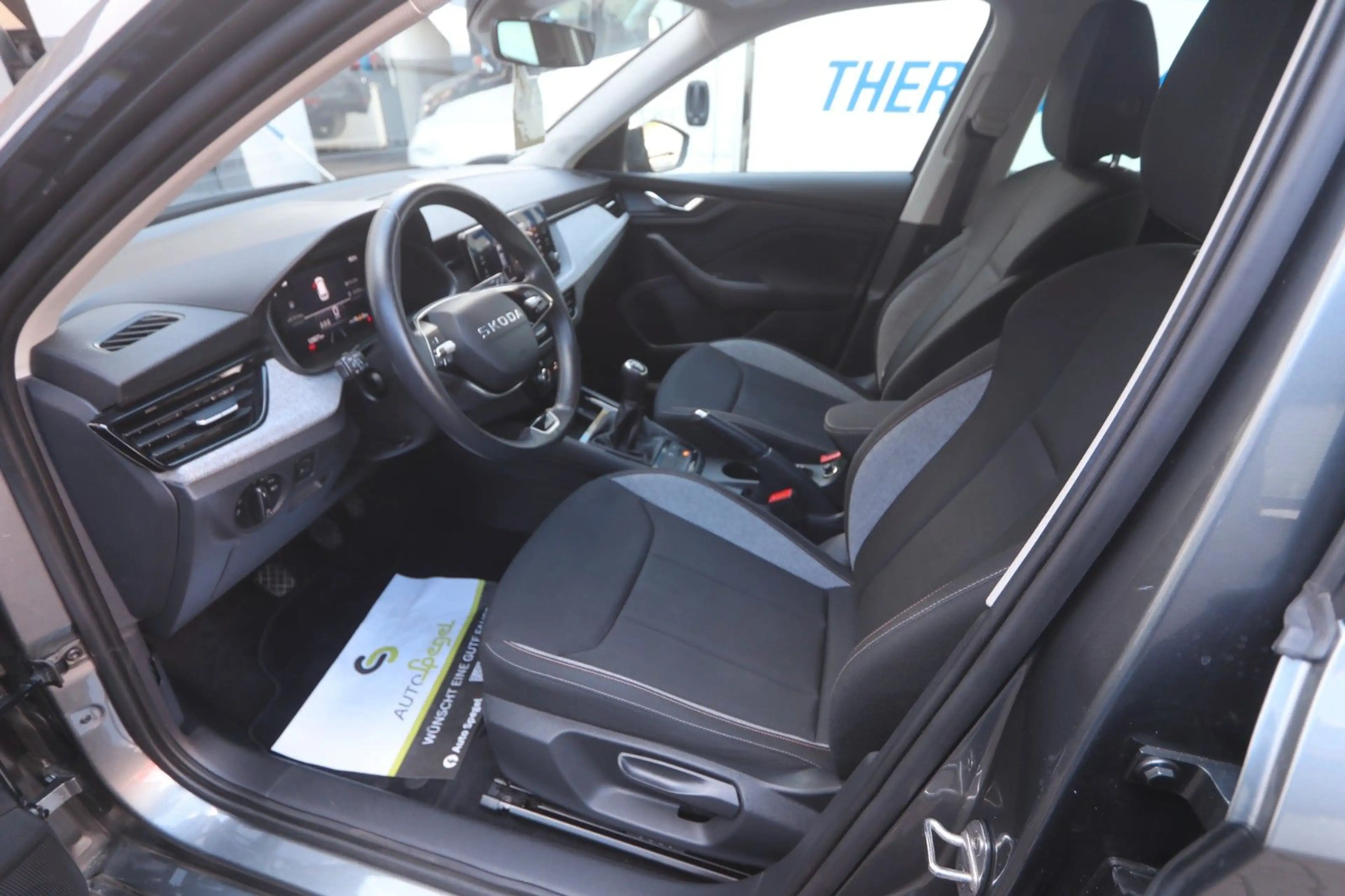 Skoda Kamiq Selection LED Keyless Kamera Carplay MFL — photo 11