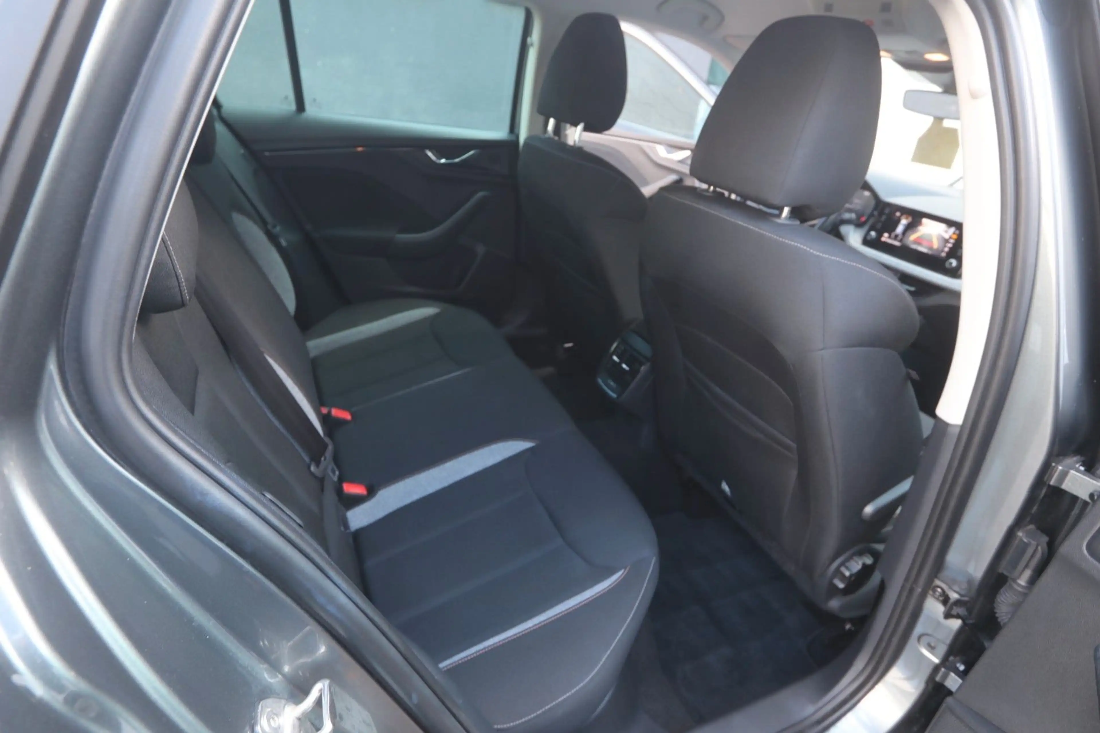Skoda Kamiq Selection LED Keyless Kamera Carplay MFL — photo 15