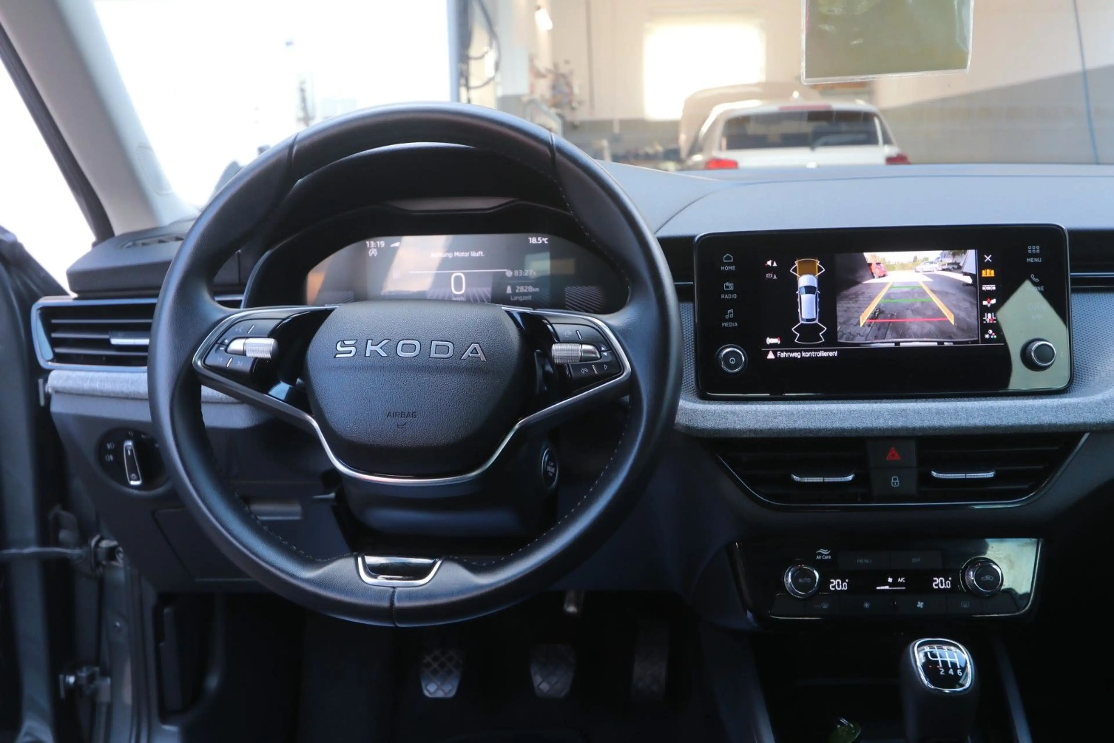 Skoda Kamiq Selection LED Keyless Kamera Carplay MFL — photo 14
